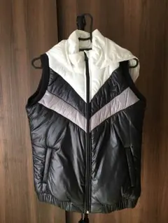 アディダス ダウンベスト