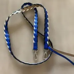 スマホショルダーストラップ 青と白 編み込み　ほとんど使用せず美品です！