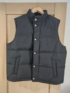 新品未使用Levi's ダウンベスト 黒色　Lサイズのサムネイル