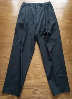 UNIQLO x Theoryコラボ カジュアルパンツ ブラック　ツータックのサムネイル