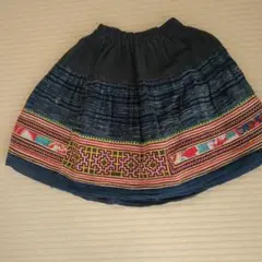 モン族　刺繍入りダークブルーフレアスカートのサムネイル