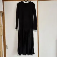 ユニクロ　ワンピース　試着のみ　ブラック　Mサイズ