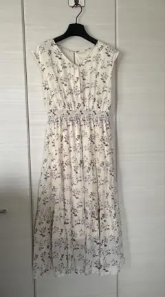 花柄ノースリーブロングワンピースのサムネイル