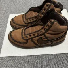 NIKE ハイカットスニーカー ブラウン