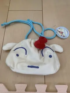 サンリオキャラクターズ　クレヨンしんちゃん　ぬいぐるみ巾着　シロ　ハローキティ