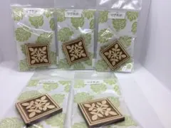 ハワイアン雑貨インテリアキッチンマグネット ウッド製キルト柄 匿名配送