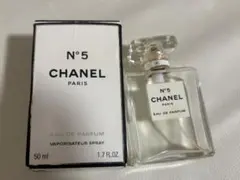 CHANEL N°5 & N°19 香水セット - メルカリ