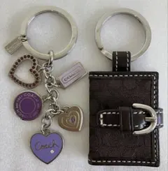 COACH （コーチ）シグネチャー キーホルダー 手帳型 （茶）＆チャーム付き