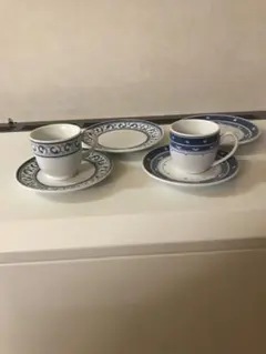 青い模様のカップ・ソーサーセット