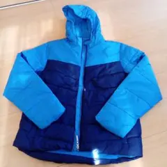 青と紺のフード付きジャケット