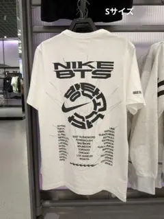 S】BTS NIKE コラボ Tシャツ 白 新品 釜山 ポップアップ - メルカリ