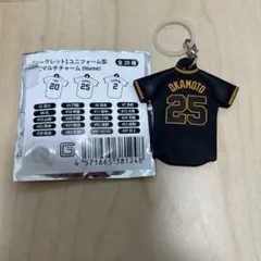 岡本和真　ユニフォーム型マルチチャーム