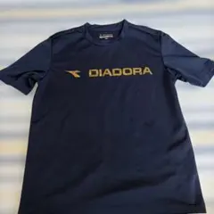 DIADORA 半袖Tシャツ ネイビー ゴールドロゴのサムネイル