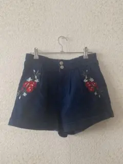 ショートパンツ　デニム　花柄刺繍