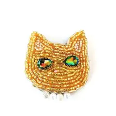 ビーズ刺繍の猫ブローチ