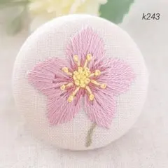 くるみボタン　刺繍　ヘアゴム　ブローチ　クリスマスローズ　ピンク　k243