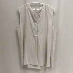 ユニクロ　ノースリーブブラウス