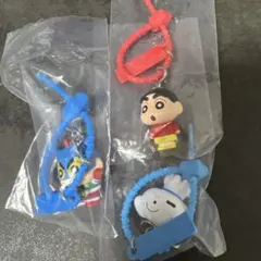 クレヨンしんちゃん　カラフルマルチチャーム　3点