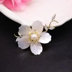 淡水真珠貝殻桜ブローチジルコンパール花コサージュ入学式卒業式結婚式発表会贈り物