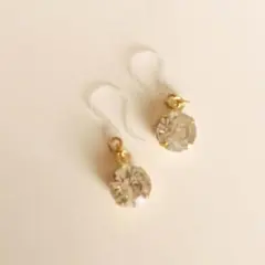 シンプル一粒ストーンキラキラ大人可愛い樹脂ピアス イヤリング変更可 パーティーに