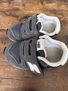 New Balance ネイビースニーカー