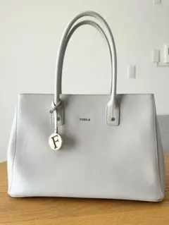 FURLA ホワイト ハンドバッグ スカーフ付き - メルカリ