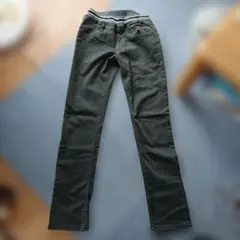 オリーブグリーン スリムフィットパンツ