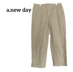 a.new day ベージュ チノパン ズボン　パンツ　ゆったり　カジュアル
