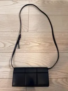 ア*ハ様 CHARLES & KEITH ショルダー付長財布 ブラックのサムネイル