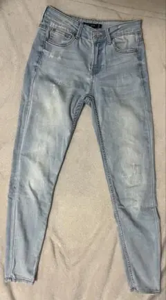 Bershka ライトブルー スキニージーンズ