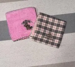 【美品】バーバリー　ピンクのクマ刺繍& ピンクチェックタオルハンカチ2枚組セット