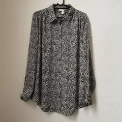 H&M 黒地に白の花柄 長袖シャツ　ブラウス