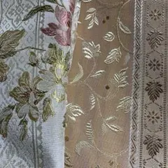 ベージュの花柄インテリア生地 はぎれ2種