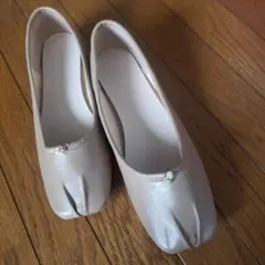 ベージュ トゥシューズスタイル 靴のサムネイル