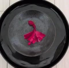 【★中古品★】片耳大きく揺れる大ぶり　蝶々風イヤリング　レッド