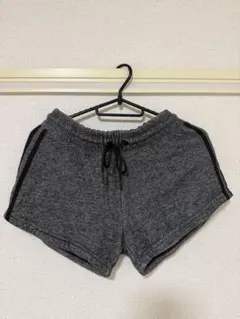 【adidas/アディダス】ジムウェアピラティスウェアグレー ショートパンツ　L