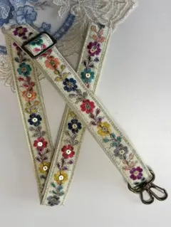 インド刺繍リボン　スマホショルダー　長身OK★ハンドメイド★アイボリー