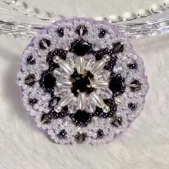 ビーズ刺繍　ブローチ