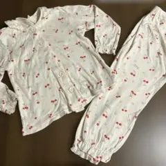 チェリー柄　コットンパジャマ　クリーム色120cm