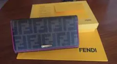 FENDI ズッカ柄二つ折り財布 ピンクのサムネイル