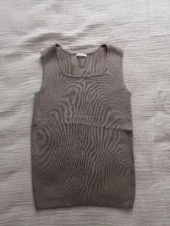 ジーユー　ベージュ ノースリーブリブニット 　Ｓ　美品