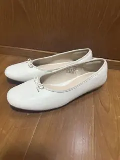 GU ジーユー バレエシューズ オフホワイト 23cm リボン付き　レディース