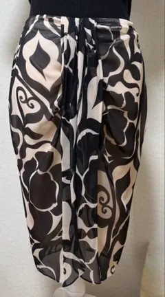 エスカーダ　抽象的なプリントシフォンシルク 同生地ドレープ入りスカート