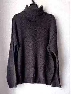 ダークブラウン タートルネックニット
