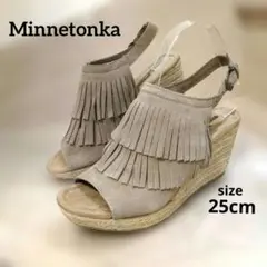 Minnetonka ミネトンカ アシュレイ　フリンジサンダル　ベージュ　25のサムネイル