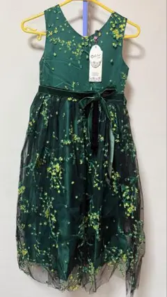 【新品・未使用】花柄グリーンドレス（タグ付き）子供150cm