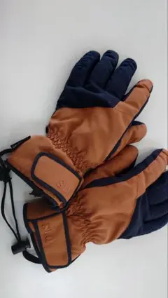 Item thumbnail for item b5949bf7-61aa-4a6d-8565-ffa2e525d63c