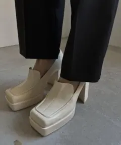 AMERI ホワイト　ローファー　パンプスのサムネイル