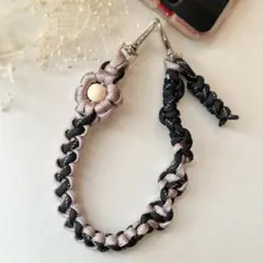 【ハンドメイド】お花モチーフ パラコード ハンドストラップ｜スマホストラップ　黒