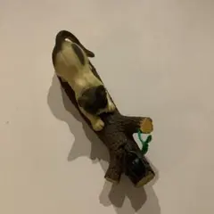 猫とカブトムシ フィギュア 置物 昭和レトロ　YUJINの猫シリーズ